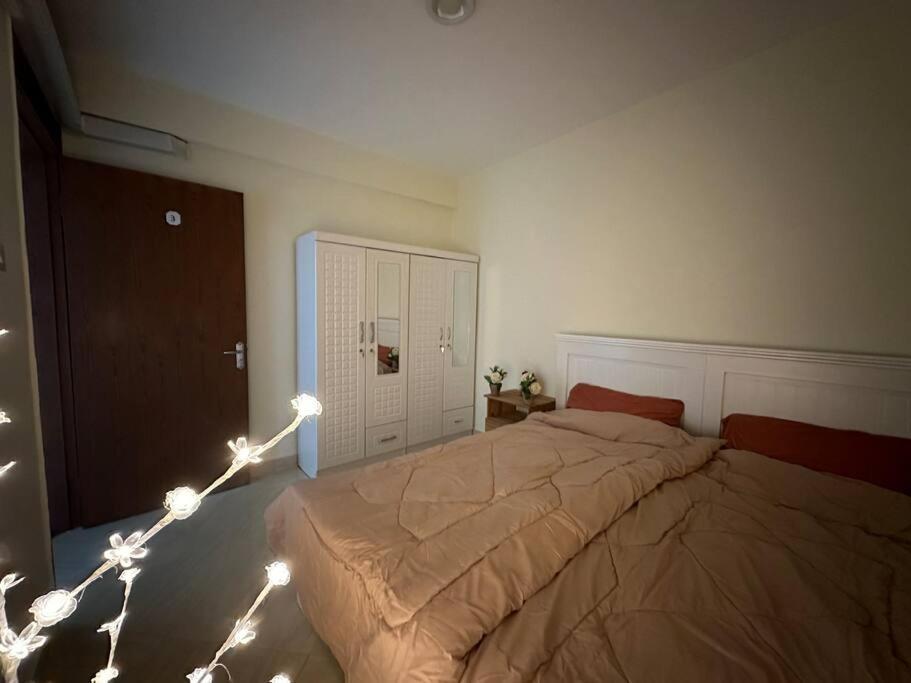 One Private Sharing Flat 31 3 *